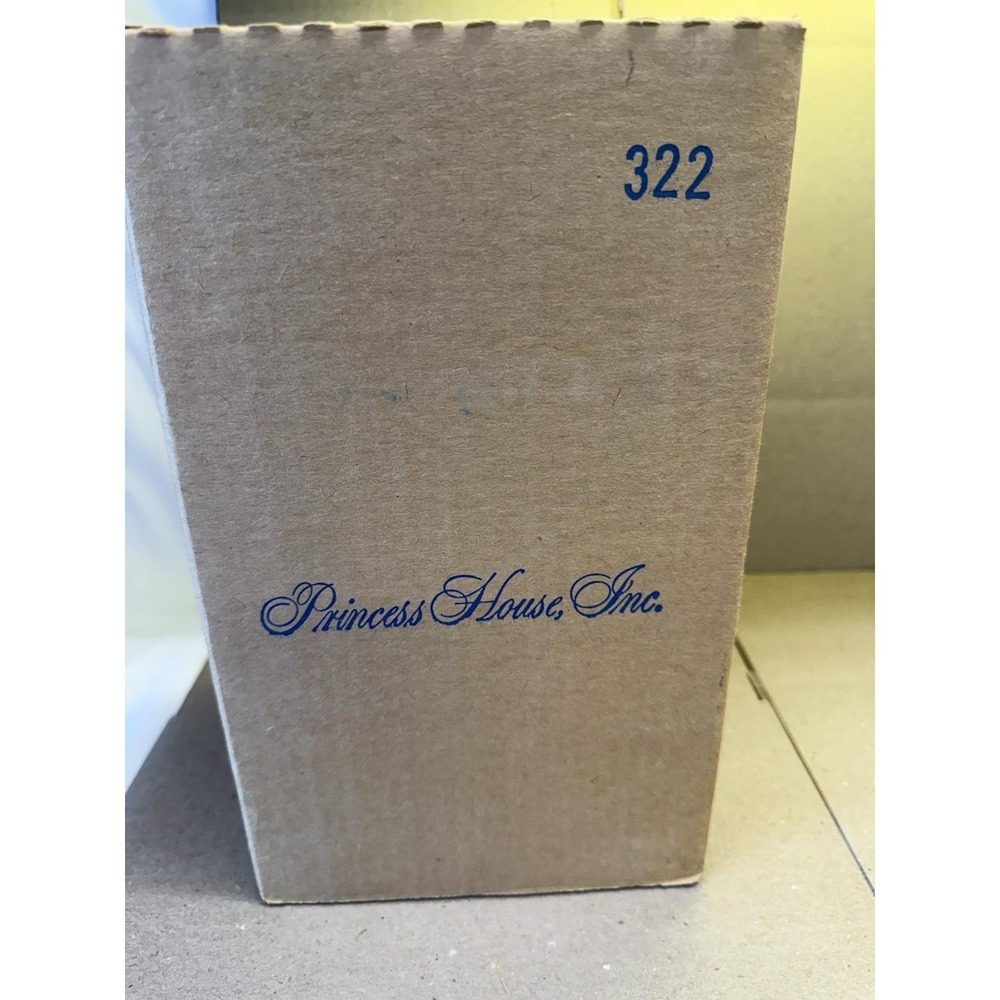 Princess House Hurricane Brass and Heritage Etched Glass 2-piece Lamp #322 w/box - Picture 10 of 11